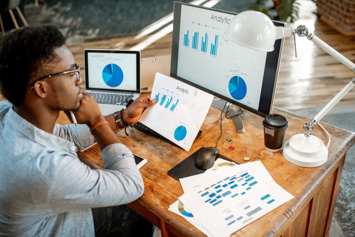 Data Analytics in Digital Transformation: Role & KPIs
